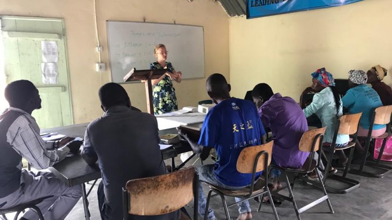 Erika unterrichtet in Odangwa